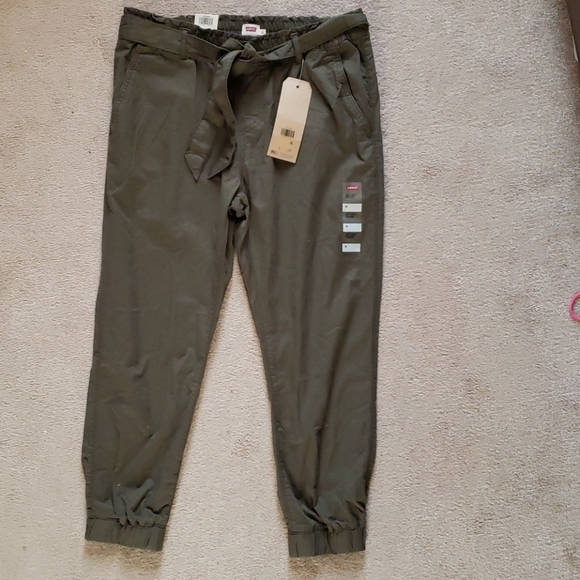 levi's jet set tapered jogger pants